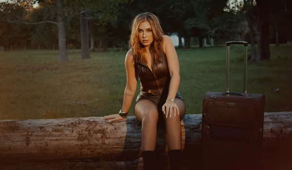 Savannah Dexter – Damage music video